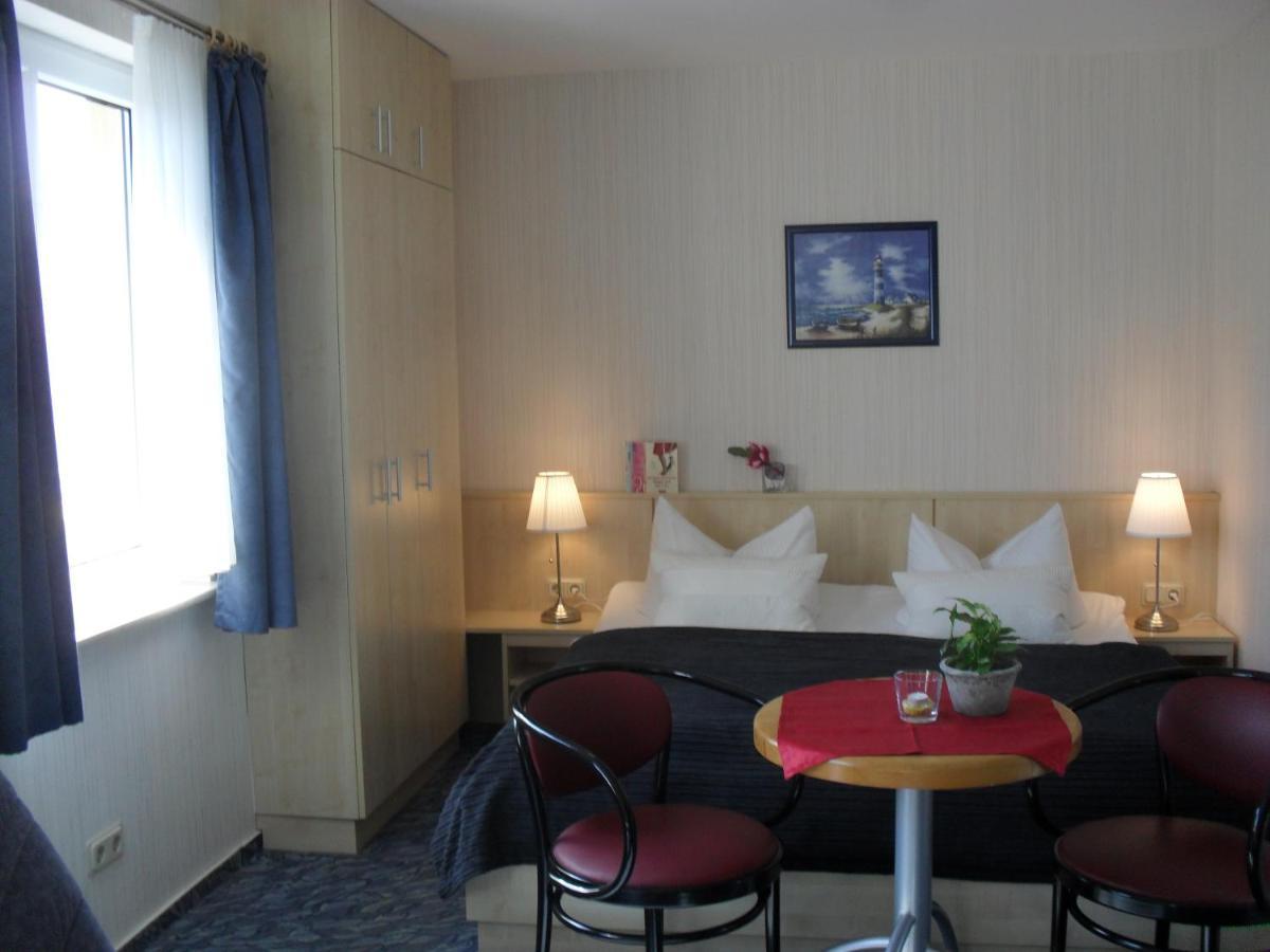 Hotel - Pension Zur Mole Wiek auf Rügen Extérieur photo