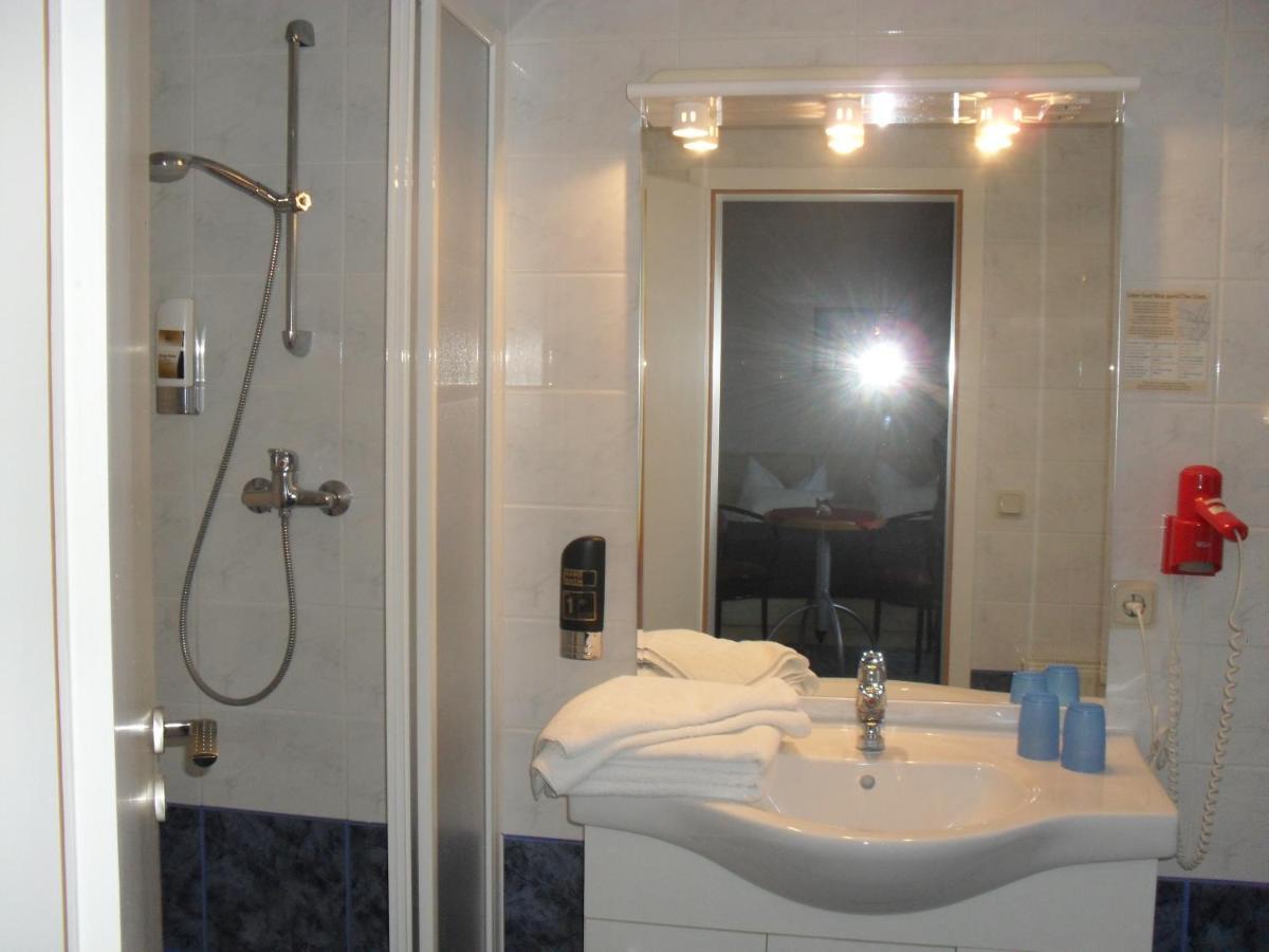 Hotel - Pension Zur Mole Wiek auf Rügen Extérieur photo