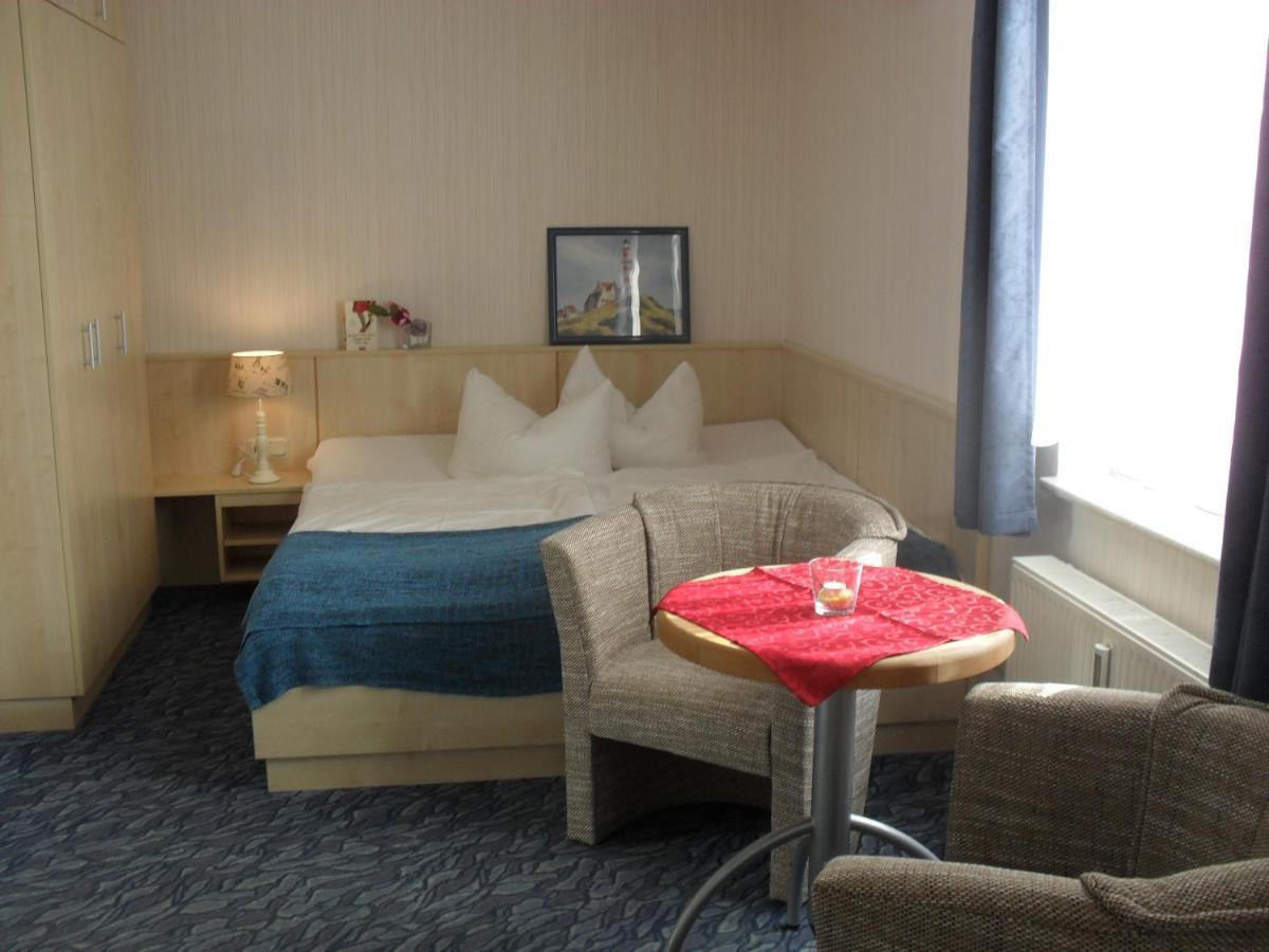 Hotel - Pension Zur Mole Wiek auf Rügen Extérieur photo