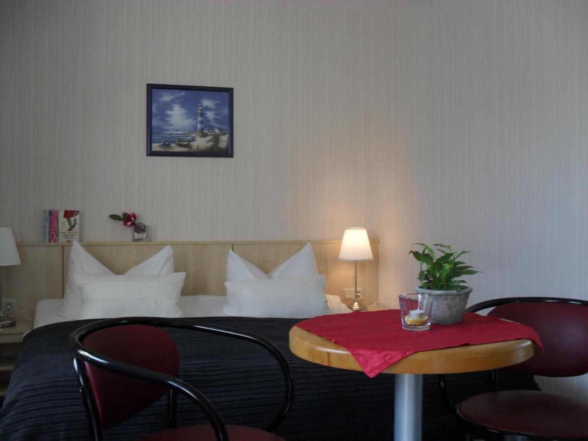 Hotel - Pension Zur Mole Wiek auf Rügen Extérieur photo