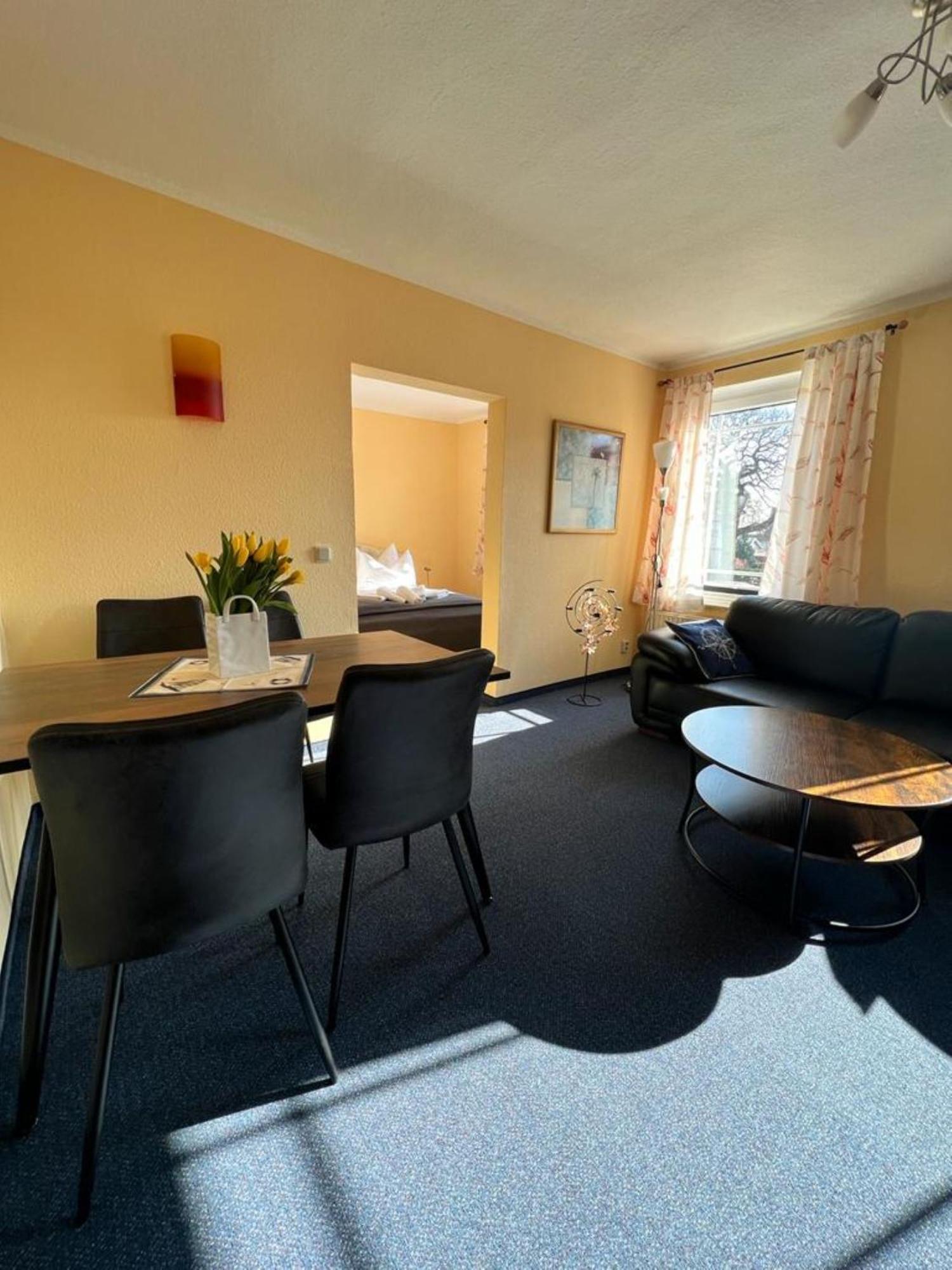 Hotel - Pension Zur Mole Wiek auf Rügen Extérieur photo
