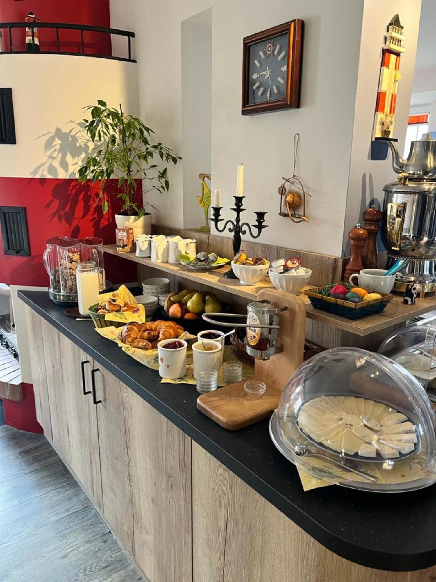 Hotel - Pension Zur Mole Wiek auf Rügen Extérieur photo