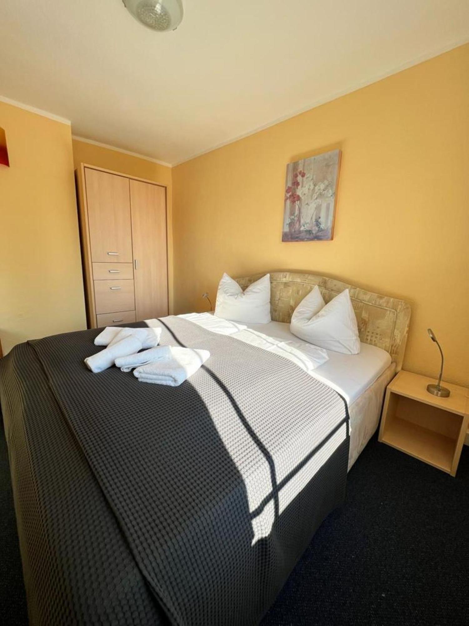 Hotel - Pension Zur Mole Wiek auf Rügen Extérieur photo